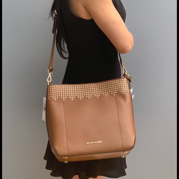 Michael Kors Handbags - 🎉Host Pick🎊Michael kors Haves LG ballet Bucket